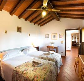 A selection of 2-3 bedroom apartments with shared pool near Florence, Sleeps 4-6